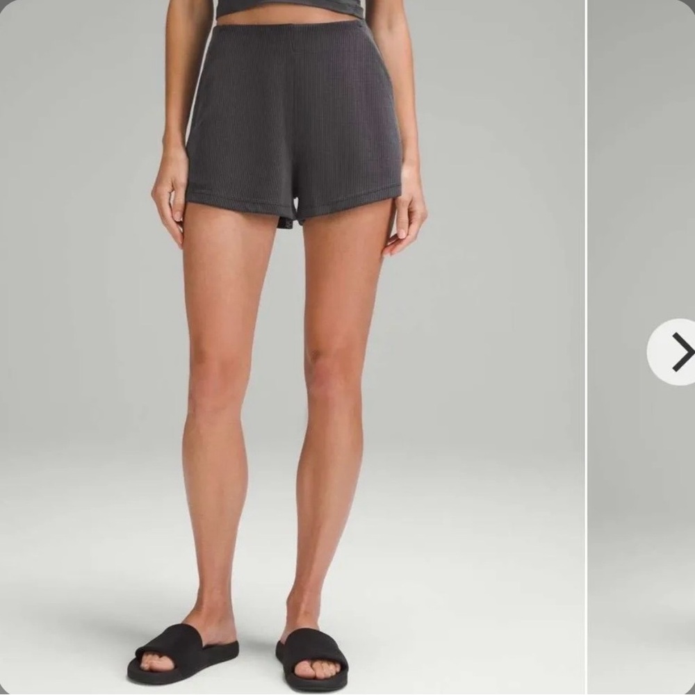 Lululemon Ribbed Softstreme High-Rise Short 2" Black